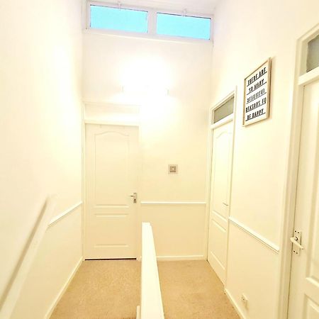 Cosy Luxurious 3 Bedroom House, Free Parking, Free Wifi, Private Garden, Free Netflix Havering Dış mekan fotoğraf